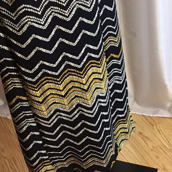 Navy blue sleeveless dress with gold & white zig zag pattern in size 10 - Picture 7 of 12
